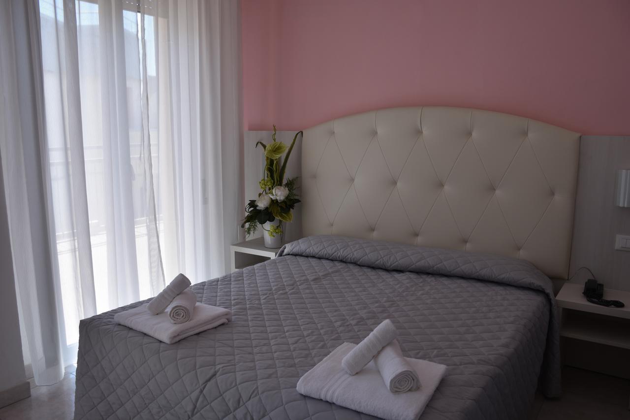 Hotel Gambrinus Rimini Exterior foto