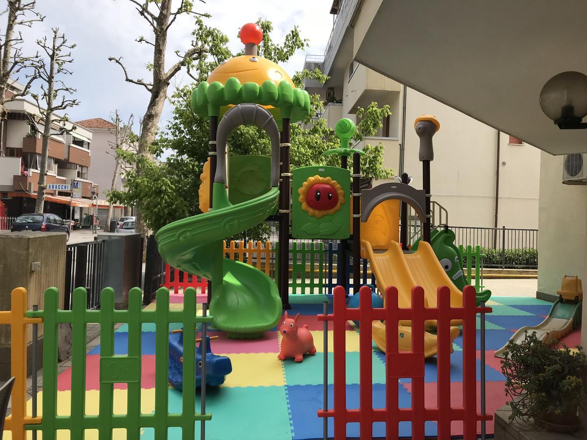Hotel Gambrinus Rimini Exterior foto